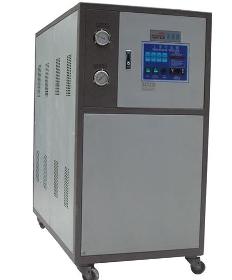 冷水機